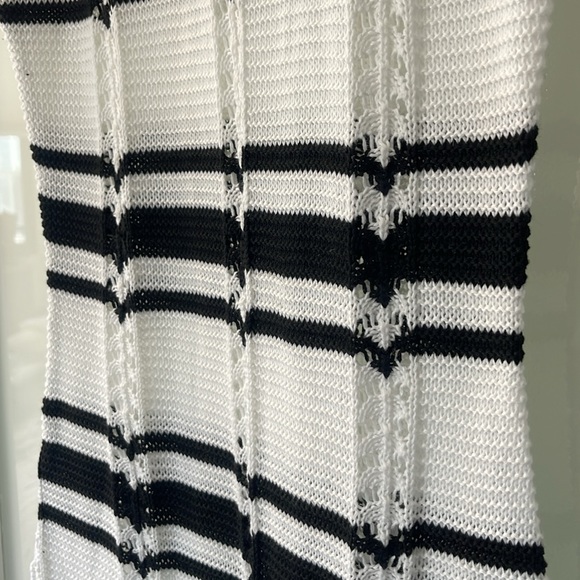 Black & White Crochet Dress/Beach Cover-Up. New without tags, never worn - Picture 6 of 8